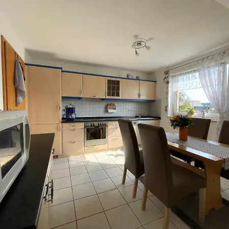 In Ruhiger Waldrandlage アパート *