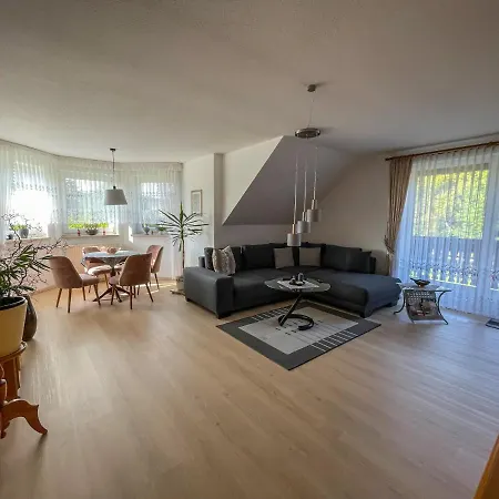 In Ruhiger Waldrandlage アパート *